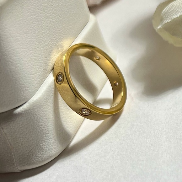 18K HGE Gold Band Ring love Crystal inlaid gold ring Size about an 8 Yellow Gold - Picture 5 of 12